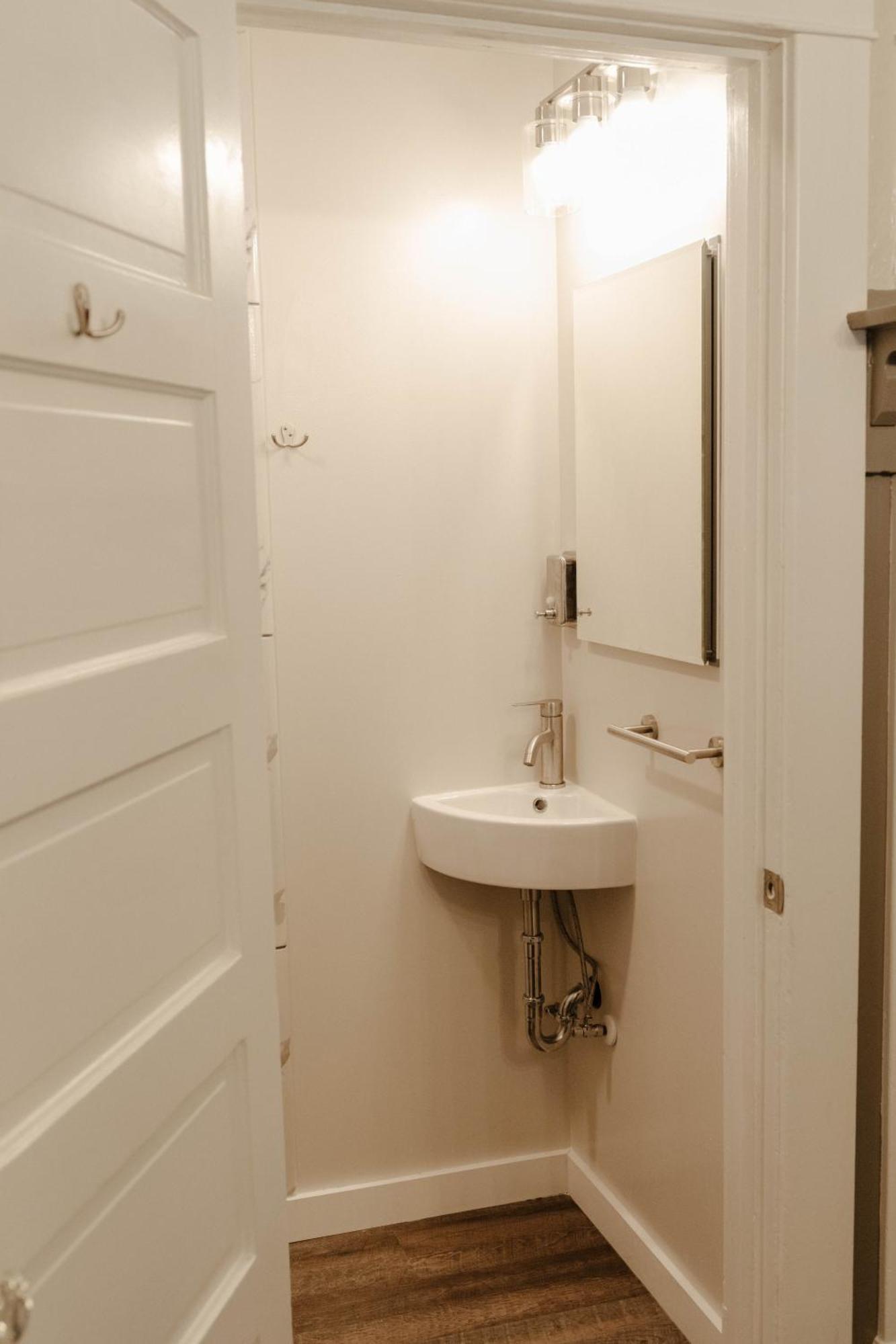 Central Tacoma Triplex エクステリア 写真